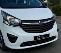 VAUXHALL VIVARO